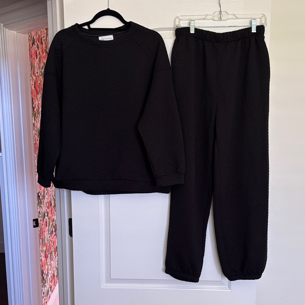 Lovely Melody Black Quilted Set
